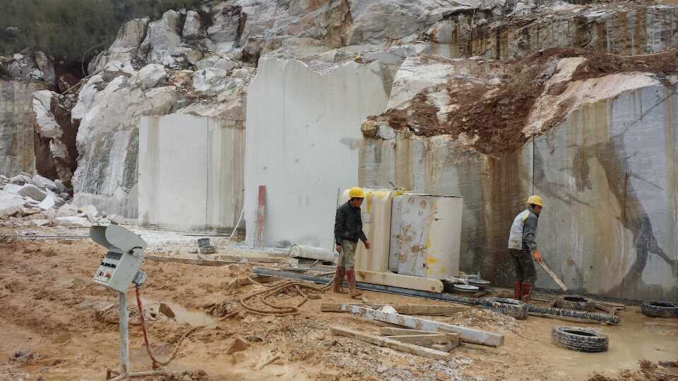 Guangxi White Chinese Marble Quarry (12)