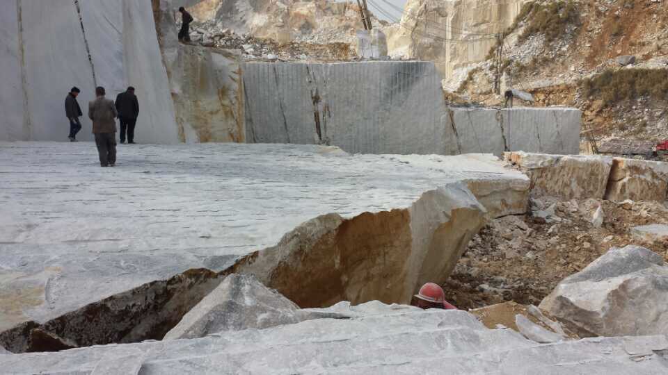 Guangxi White Chinese Marble Quarry (13)